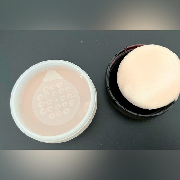 Shiseido The Makeup Loose Powder - Picture 6 of 6